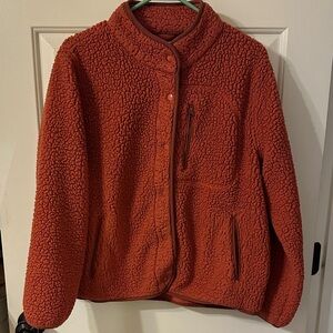 Universal thread snap down Sherpa like teddy jacket. Size large.